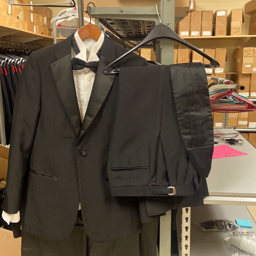 Full tuxedos- with the jacket, pants, cummerbund and bow tie! multiple sizes.